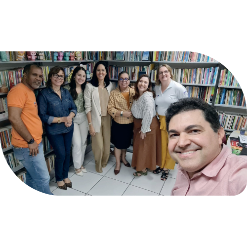 Equipe: da direita para a esquerda: Josemar Sampaio; Solange Duarte; Isadora Altoé; Zeneide Silva; a autora e palestrante, Fabiana Farah; Mariana Araújo; Regina Silva; e Wilton Carvalho. 